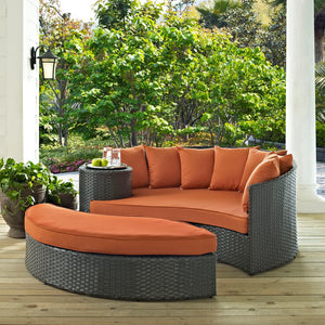 Sojourn Outdoor Patio Sunbrella® Daybed in Tuscan @taylorraydesign
